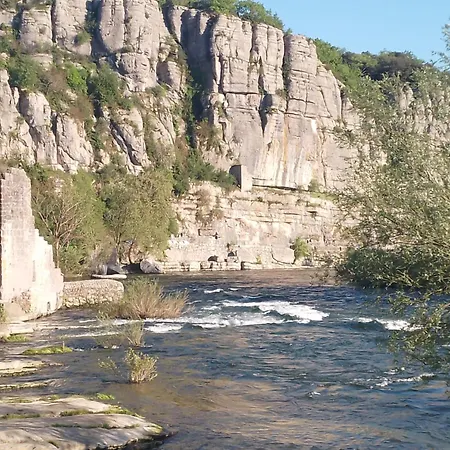 Au Coeur Et Au Bord De L'ardeche 보귀에
